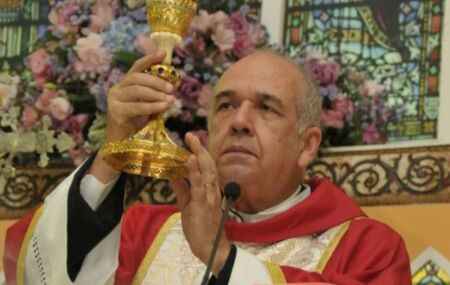 Monsenhor Lino ser&aacute; enterrado em Altinho nesta quinta (30) a tarde; padre morreu aos 79 anos