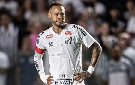 Neymar deve voltar apenas contra o Flamengo.