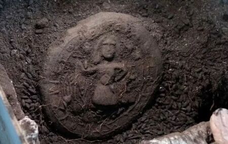 Arque&oacute;logos encontram na Turquia p&atilde;o de 1,3 mil anos com imagem de Cristo