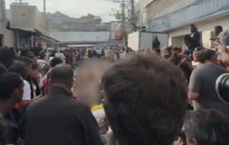 Corpos enfileirados ap&oacute;s megaopera&ccedil;&atilde;o no Rio.