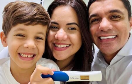 Prefeita Mirella Almeida anunciando segunda gravidez.