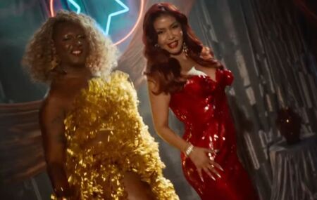 Liniker ao lado de Priscila Senna em videoclipe.