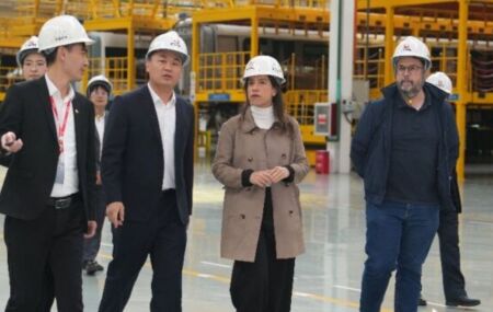 Em agenda na China, Raquel Lyra se re&uacute;ne com a maior fabricante de trens do mundo