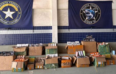 Carga com produtos falsificados apreendida pela Receita Federal.