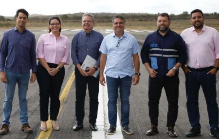 Ricardo Paes conhece projeto de moderniza&ccedil;&atilde;o do aeroporto de Caruaru.
