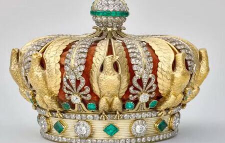 Coroa Francesa roubada do Museu do Louvre.