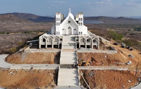 Santu&aacute;rio Deus Pai Todo-Poderoso. 