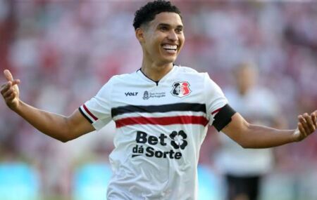 Santa Cruz est&aacute; em d&iacute;vida por compra Thiaguinho.