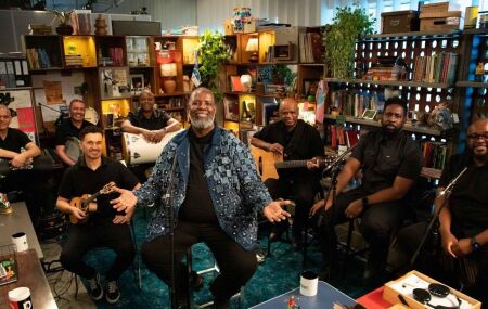 Tiny Desk: entenda o fen&ocirc;meno musical que j&aacute; conta com apresenta&ccedil;&otilde;es de Jo&atilde;o Gomes e P&eacute;ricles