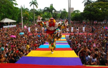 Show do Palha&ccedil;o Chocolate no Parque Treze de Maio, no Recife,