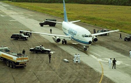 Acima, a reprodu&ccedil;&atilde;o da chegada do avi&atilde;o sequestrado ao aeroporto de Goi&acirc;nia, em Goi&aacute;s, feita para o filme "O Sequestro do Voo 375".