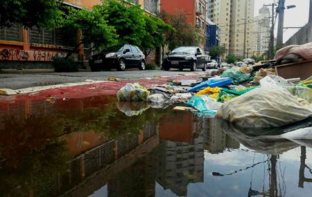 Recife est&aacute; entre as seis capitais do Brasil que n&atilde;o evoluiram na coleta de esgoto.
