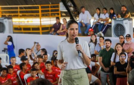 Raquel Lyra entrega t&iacute;tulos de propriedade em Afr&acirc;nio e anuncia inaugura&ccedil;&atilde;o antecipada do P&aacute;tio de Feira de Dormentes.