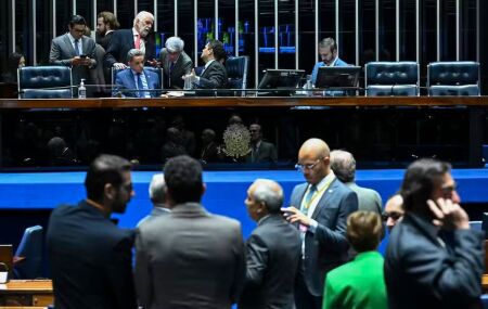 Governo enfrenta pauta-bomba sobre aposentadoria integral para agentes de sa&uacute;de. 