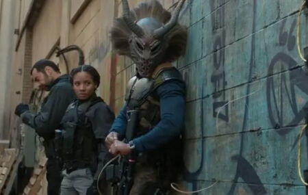 Nabiyah Be e Michael B. Jordan em cena de Pantera Negra. 