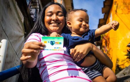 Benefici&aacute;ria do programa M&atilde;es de Pernambuco.