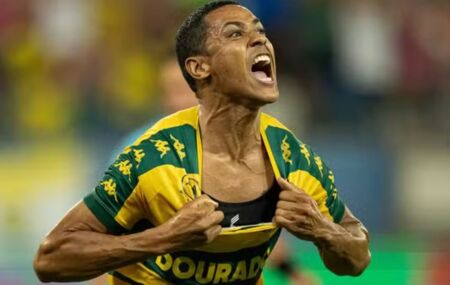 Bruno Alves em a&ccedil;&atilde;o pelo Cuiab&aacute; na S&eacute;rie B deste ano.