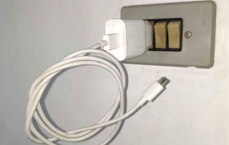 Carregador na tomada