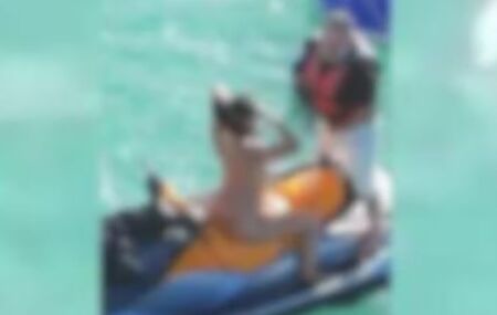 Casal grava v&iacute;deo adulto no mar de Maragogi.