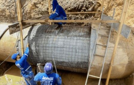 Obra sendo realizada em adutora do Sistema Tapacur&aacute;.