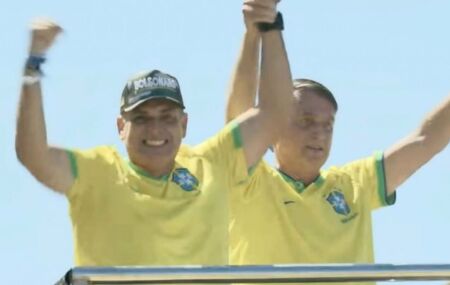 Coronel Meira ao lado de Bolsonaro em manifesta&ccedil;&atilde;o.