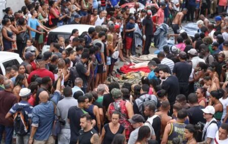 Moradores e corpos ap&oacute;s megaopera&ccedil;&atilde;o no Rio.