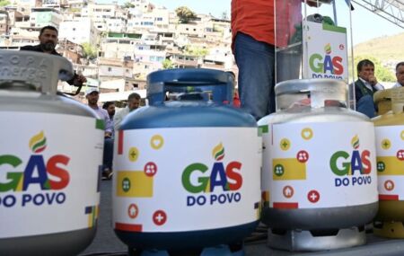 Botij&otilde;es do programa G&aacute;s do Povo, do Governo Lula.