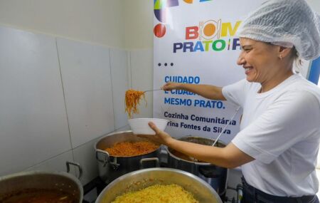 Governadora Raquel Lyra em Cozinha Comunit&aacute;ria.