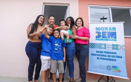 Governadora Raquel Lyra entrega casa pelo programa Morar Bem.