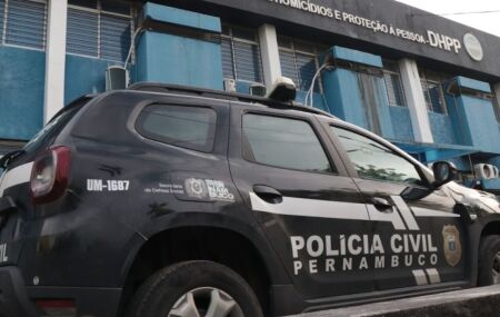 Viatura da Pol&iacute;cia Civil no DHPP.