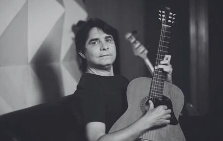 Cantor e compositor L&ocirc; Borges.