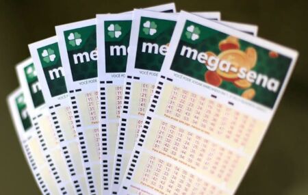Cartelas de aposta da Mega-Sena.