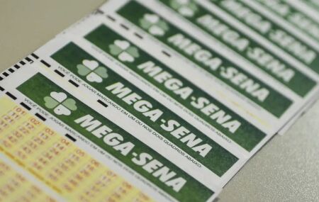 Cartelas da Mega-Sena.