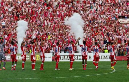 Aflitos lotado em jogo do acesso contra o Brusque.