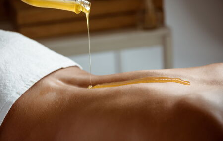 Conhe&ccedil;a o &oacute;leo corporal ideal para hidratar profundamente a pele sem deixar res&iacute;duos. 