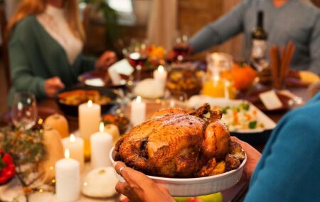 Thanksgiving re&uacute;ne fam&iacute;lias e refor&ccedil;a tradi&ccedil;&otilde;es de gratid&atilde;o em todo o territ&oacute;rio americano.