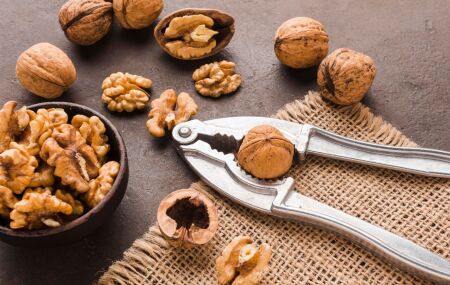 Nozes re&uacute;nem nutrientes importantes e podem compor diferentes prepara&ccedil;&otilde;es.