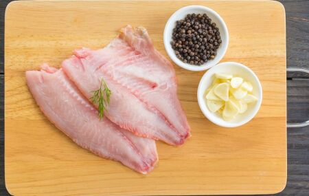 Til&aacute;pia preparada de forma simples, mostrando por que o peixe se tornou presen&ccedil;a comum na mesa dos brasileiros.