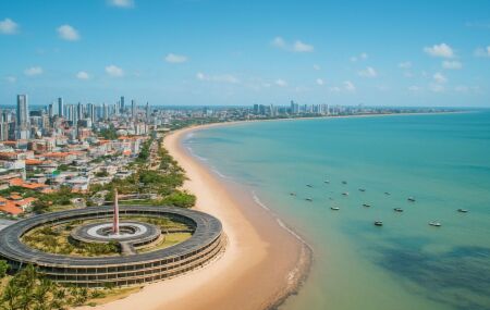 Praia de Tamba&uacute;, um dos cart&otilde;es-postais mais conhecidos de Jo&atilde;o Pessoa.