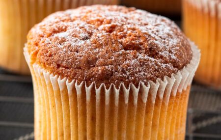 Bolo caseiro simples e fofinho, perfeito para acompanhar o caf&eacute; da tarde.