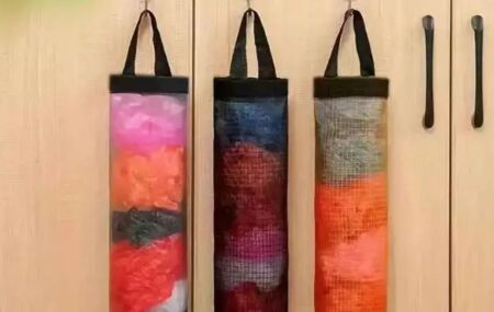 Organizadores de sacolas ganham espa&ccedil;o na cozinha.