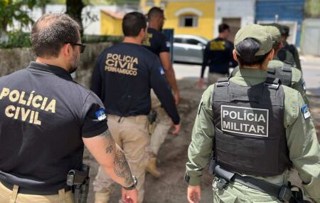 Policiais civis e militares de Pernambuco.