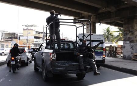 Policiais militares.