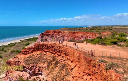 Conhe&ccedil;a a &uacute;nica praia do mundo onde o sert&atilde;o encontra o mar, em Areia Branca (RN). 