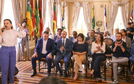 Prefeita Elcione Ramos celebra ordem de servi&ccedil;o em Igarassu. 