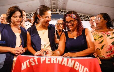 Governo de Pernambuco assina contrato para construir 492 moradias populares no Recife e no Agreste