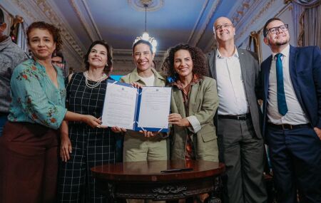 Raquel Lyra formaliza apoio a cozinhas comunit&aacute;rias.