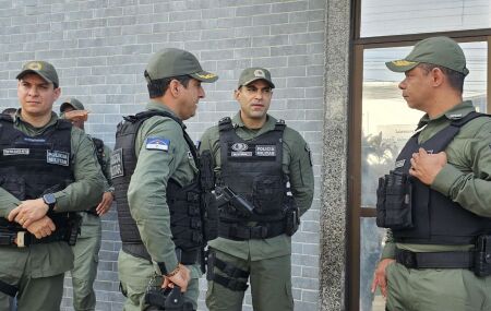 Agentes da Pol&iacute;cia Militar de Pernambuco (PMPE).