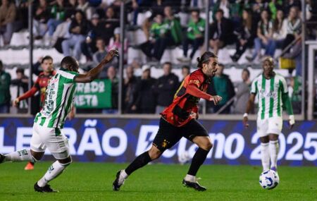 S&eacute;rgio Oliveira em a&ccedil;&atilde;o contra o Juventude.