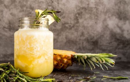 Suco de abacaxi com gengibre conquista mulheres em busca de disposi&ccedil;&atilde;o e sa&uacute;de. 